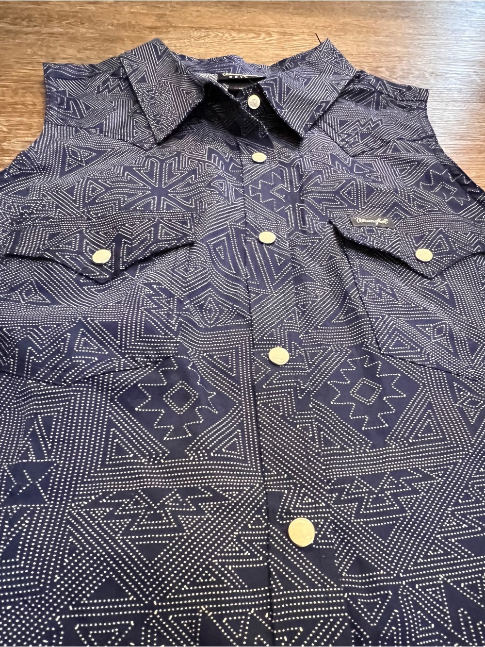 Wrangler Retro Sleeveless Western Snap Shirt Navy Aztec Print Cotton | Size: L - Picture 3 of 10